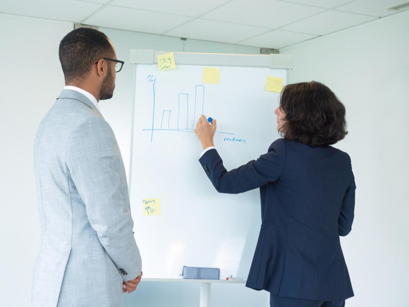 Réunion de travail autour d'analyses budgétaires