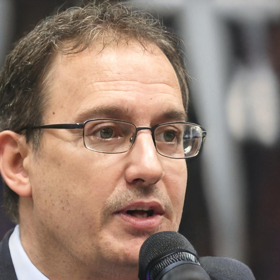 Portrait de Théo Vandenberghe, formateur expert en analyse financière